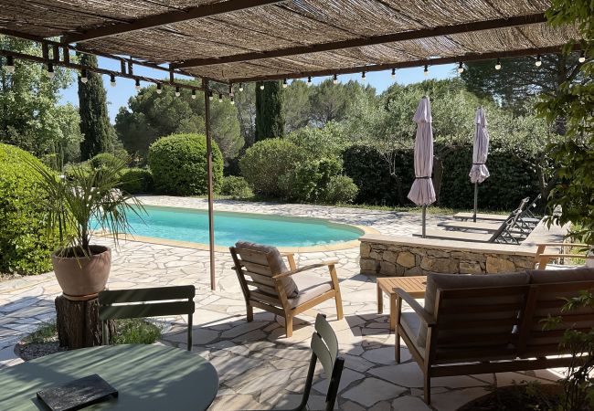 Maison à Cotignac - Les Valérianes, location saisonnière 3* en Provence avec piscine privée