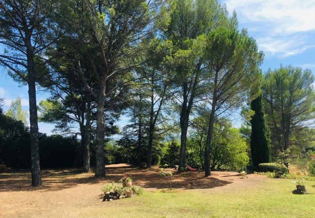 Maison à Cotignac - La Ralaye : tranquillité à proximité des commerces et restaurants Maison à Cotignac - La Ralaye : tranquillité à proximité des commerces et restaurants