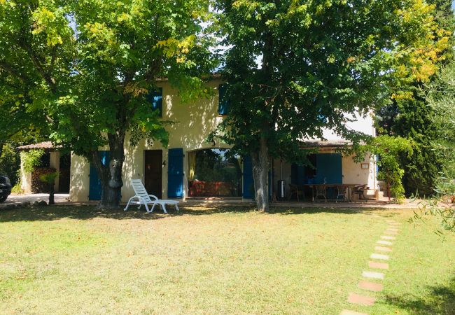 Maison à Cotignac - La Ralaye : tranquillité à proximité des commerces et restaurants Maison à Cotignac - La Ralaye : tranquillité à proximité des commerces et restaurants