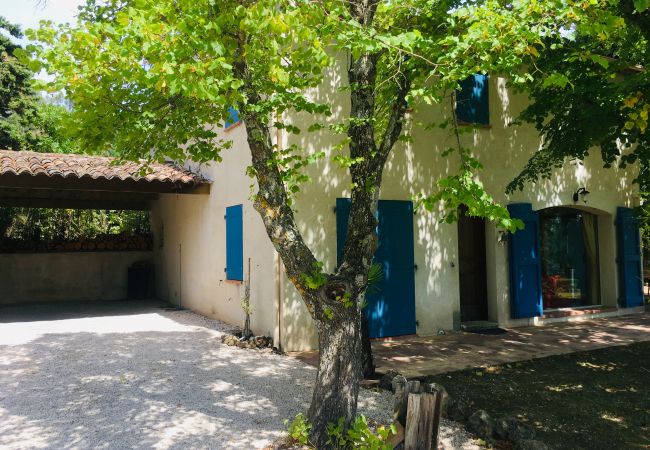 Maison à Cotignac - La Ralaye : tranquillité à proximité des commerces et restaurants