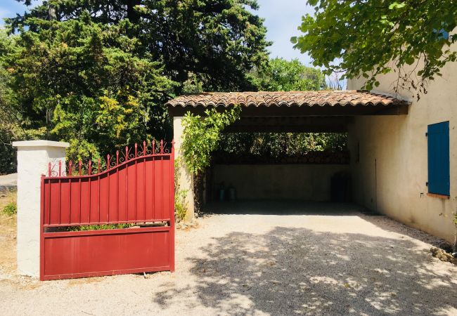 Maison à Cotignac - La Ralaye : tranquillité à proximité des commerces et restaurants Maison à Cotignac - La Ralaye : tranquillité à proximité des commerces et restaurants