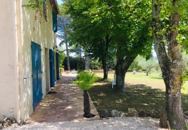 Maison à Cotignac - La Ralaye : tranquillité à proximité des commerces et restaurants Maison à Cotignac - La Ralaye : tranquillité à proximité des commerces et restaurants