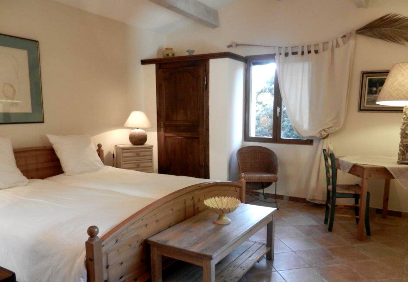 Maison à Cotignac - La Ralaye : tranquillité à proximité des commerces et restaurants Maison à Cotignac - La Ralaye : tranquillité à proximité des commerces et restaurants