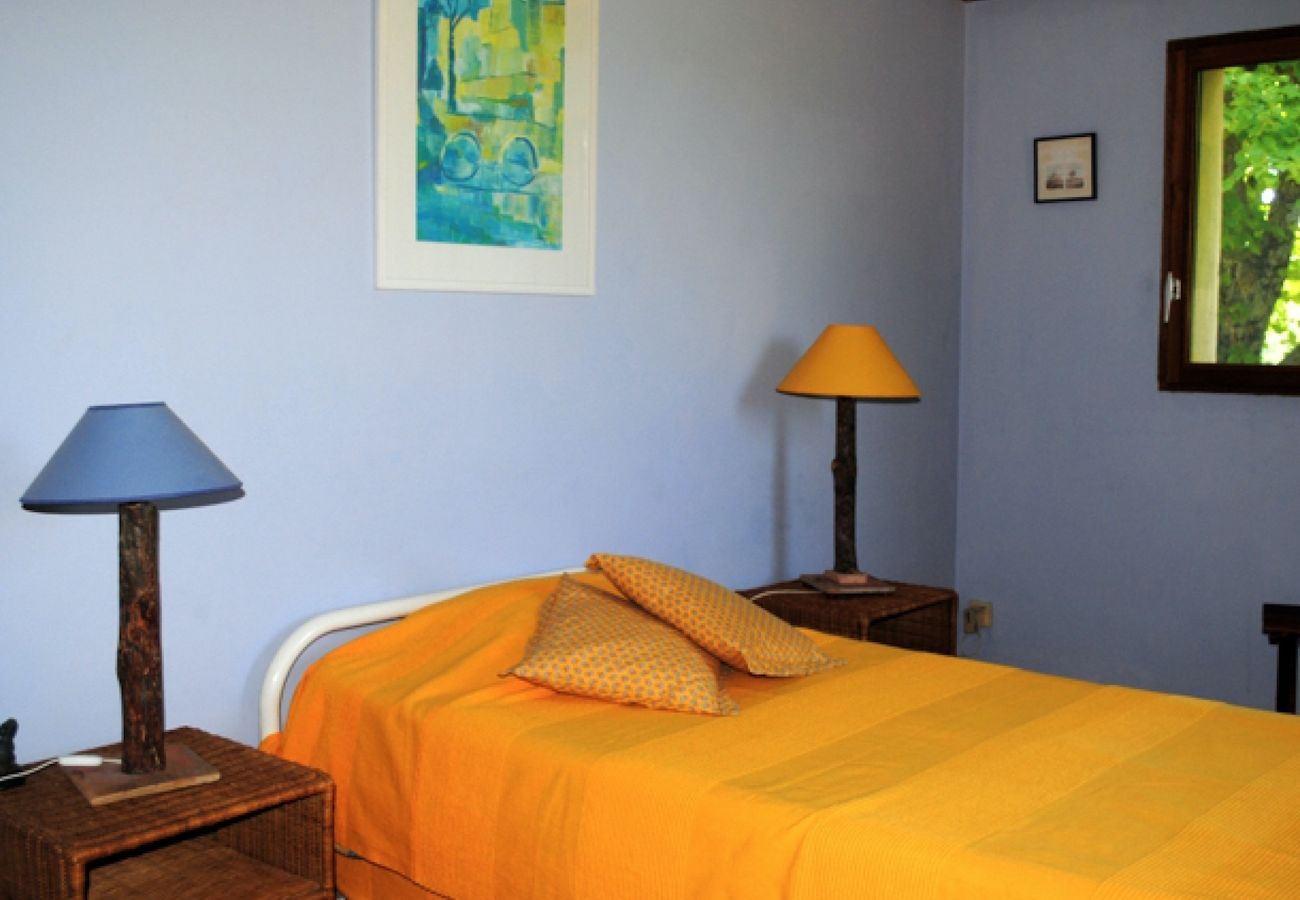 Maison à Cotignac - La Ralaye : tranquillité à proximité des commerces et restaurants Maison à Cotignac - La Ralaye : tranquillité à proximité des commerces et restaurants