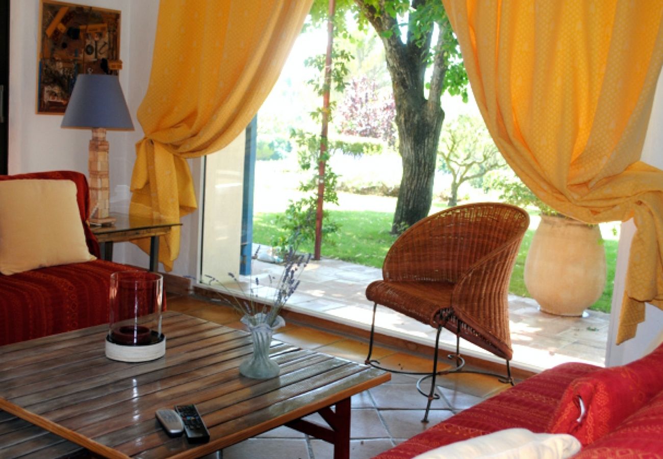 Maison à Cotignac - La Ralaye : tranquillité à proximité des commerces et restaurants Maison à Cotignac - La Ralaye : tranquillité à proximité des commerces et restaurants