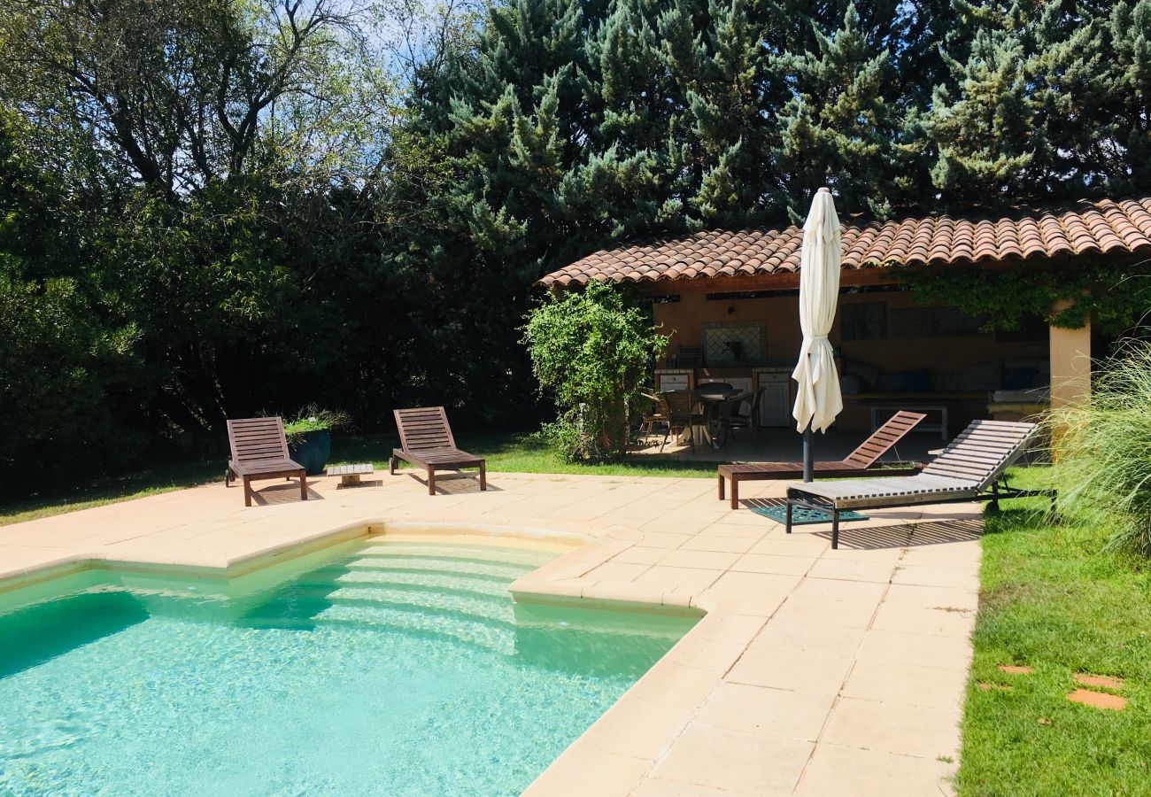 Maison à Cotignac - La Ralaye : tranquillité à proximité des commerces et restaurants Maison à Cotignac - La Ralaye : tranquillité à proximité des commerces et restaurants