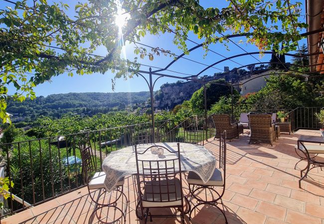 Location saisonnières Belle Etoile, Cotignac, Provence Nouvelle terrasse avec pergola et vue exceptionnelle