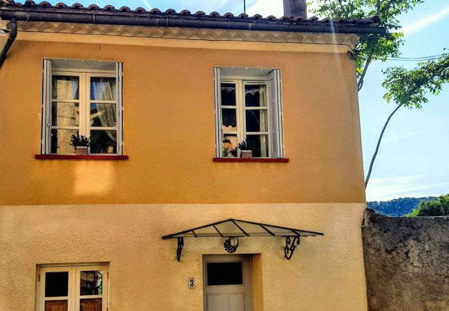 Maison à Cotignac - La Belle Etoile : terrasse et jardin privé avec vue exceptionnelle Maison à Cotignac - La Belle Etoile : terrasse et jardin privé avec vue exceptionnelle