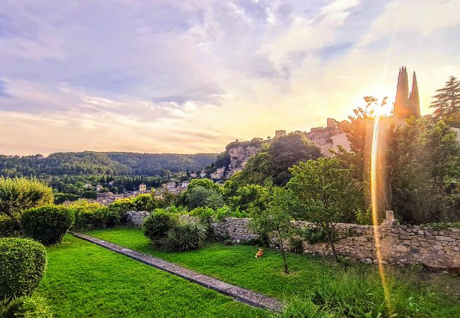 Maison à Cotignac - La Belle Etoile : terrasse et jardin privé avec vue exceptionnelle Maison à Cotignac - La Belle Etoile : terrasse et jardin privé avec vue exceptionnelle