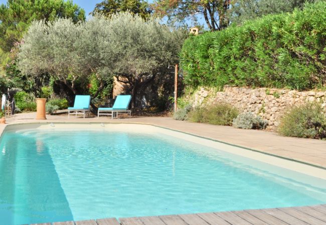  à Cotignac -  Arts &Flores : Location saisonnière en Provence Climatisation, piscine privée (chauffée) et WIFI