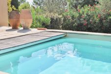 Maison à Cotignac -  Arts &Flores : Location saisonnière en Provence Climatisation, piscine privée (chauffée) et WIFI