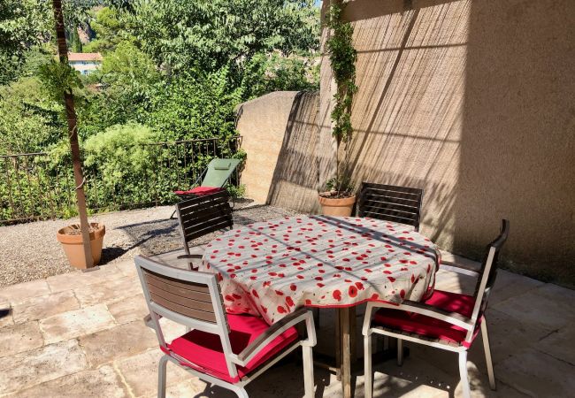  à Cotignac - Hameau du stade :  comfortable Appt. 2 chambres avec terrasses