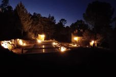 Cabane à Cotignac - Le Poucet Oriental : maison pour 6,  alliant charme, nature et piscine chauffée