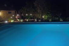 Cabane à Cotignac - Le Poucet Oriental : maison pour 6,  alliant charme, nature et piscine chauffée