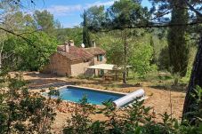 Cabane à Cotignac - Le Poucet Oriental : maison pour 6,  alliant charme, nature et piscine chauffée