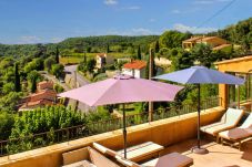 Maison à Cotignac - Évasion Provençale : Maison de Vacances pour 6 avec Piscine Privée