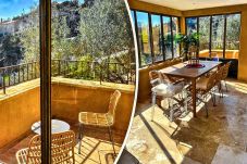Maison à Cotignac - Évasion Provençale : Maison de Vacances pour 6 avec Piscine Privée