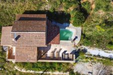 Maison à Cotignac - Évasion Provençale : Maison de Vacances pour 6 avec Piscine Privée